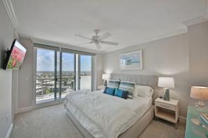 Admiralty House Unit 1706 Marco Island Vacation Rental 2 Bedroom Condo by Redawning, Марко