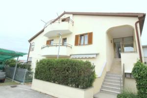 Family apartment in Izola, Изола