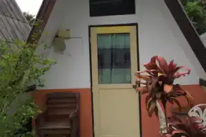 Sam's House Guesthouse, Канчанабури