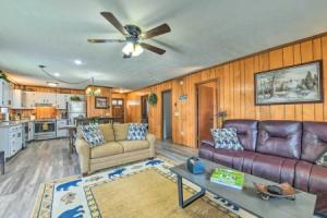 Cozy Maggie Valley Cabin, 1 Mi to Tube World!, Магги-Валли