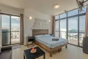 Getawaysmalta - Studio Penthouse With Seaview Terrace, Сент-Полс-Бэй