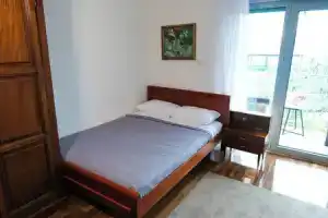 Qumi Apartments, Тиват