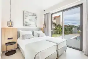 Twins Apartments, Платаньяс