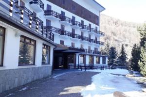 Appartamento Pragelato centro con giardino privato, Праджелато
