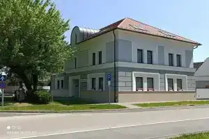 Corso Lux Apartman, Дьюла