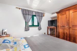 Amazing Home in Lovran With Wifi and 1 Bedrooms, Ловран