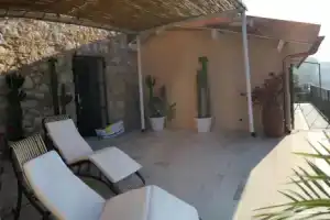 House in Grimaldi. Spectacular view over the French Riviera!, Ментона