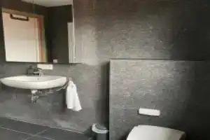 Feel at home at this Homeawayfromhome appt with a stunning water canal view and home gym, Гент