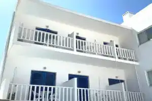 Pandrossos Hotel, Парикия