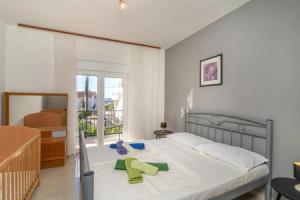 Awesome Home in Krk With Wifi and 2 Bedrooms, Крк