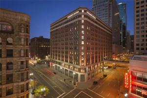 Embassy Suites By Hilton Minneapolis Downtown Hotel, Миннеаполис