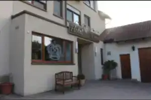 Sinzingers Krone Hotel und Restaurant, Эринген
