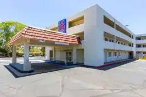 Motel 6 Tempe, AZ Phoenix Airport Priest Dr, Темпе