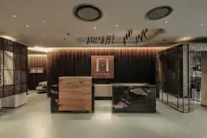 Fitch Hotel, Слима
