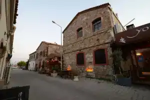 Otel «Yorgo Seferis», Урла