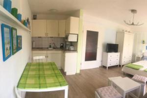 Studio 8 im 1 OG Haus Stranddistel, schones Studio fur 2 Personen in Zingst, Hund erlaubt, Цингст