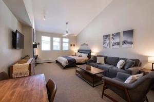 Sixth Floor Studio with Village and Mountain View - Fraser Crossing/Founders Pointe Premium-Rated 4669, Винтер-Парк