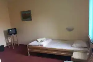 Hotel 1876, Априлци