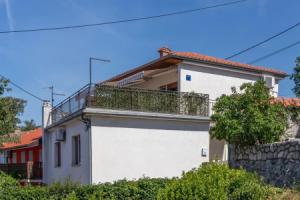 Stunning Apartment in Kostrena With Wifi and 1 Bedrooms, Риека
