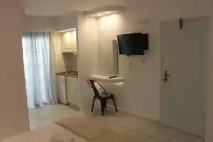 Spyros Studios, Наксос