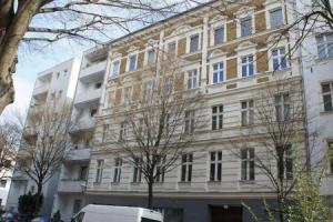 2-room Apartment Emdener Strasse, Берлин
