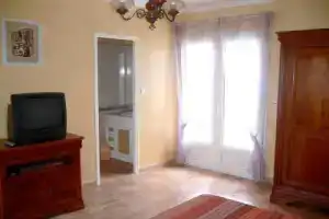 Apartment With 2 Bedrooms in Béziers, With Pool Access, Enclosed Garde, Безье