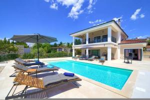 Villa Magnifica in Pinezici, Pinezići