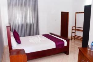 Отель «Cinnamon Holiday Inn», Хикадуа