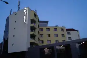 Triada Hotel, София