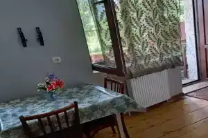 Chirti guest house, Местиа
