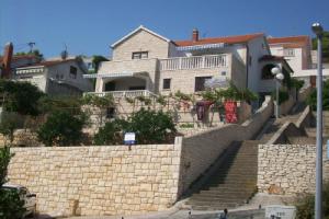 Studio apartment Gogi - 130 m from sea: SA1 Postira, Island Brac, Postira