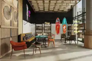 Moxy Nice, Сен-Лоран-дю-Вар