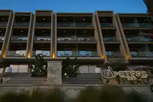 Asters Hotel, Ксамил