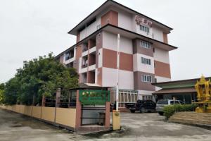 Отель «Oyo 452 Purada Mansion», Банг Саен