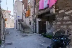 Apartments Dora -Free parking, Трогир