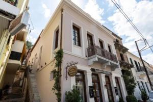 Orion Maison: Luxury 3-bedroom maisonette in the center of town, Гифио