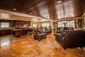Gulfside Luxury Condo by RedAwning, Клируотер Бич