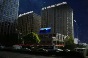 Sky World Hotel Qingdao, Циндао