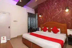 Отель «Oyo 77137 Hotle Castle Inn», Мумбаи