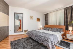 Amazing Home in Mundanije With Wifi and 3 Bedrooms, Раб