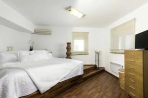 Villa on Island With Private Pool, Garde, Terrace, Parking, Геннади