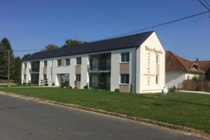 Főnix Apartman, Ленти