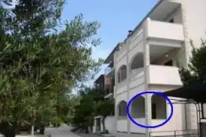 Studio ground floor with terace, Брела