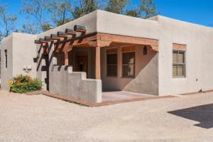 Kiva - Stunning & Lovely With Kiva Fireplace, Walk to the Plaza and the Railyard, Санта-Фе