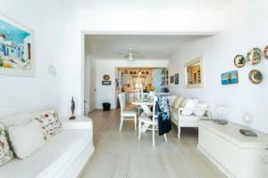 Beachfront Villa Giovanna-Premium Location&Jacuzzi, Платис-Ялос