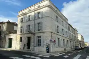 Appart Hôtel - Angoulême - Hyper Centre - VILLA CÔTÉ PLATEAU, Ангулем