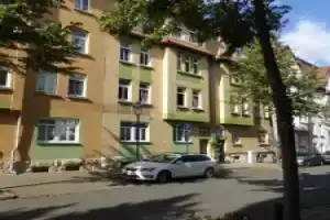Ferienwohnung Goethe, 2 Schlafzimmer, Nähe Zentrum & Uni, ruhig, free Wifi, kostenloses Parken, Erdgeschoss, Йена