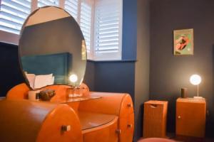 Spacious 5 Bedroom Home Near the Beach With Parking, Брайтон