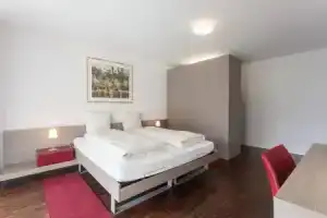 Ema House Sup. Standard Seefeld - Inh 24466, Цюрих