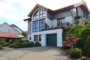 Pretty holiday apartment with an idyllic garden in Daun, Даун